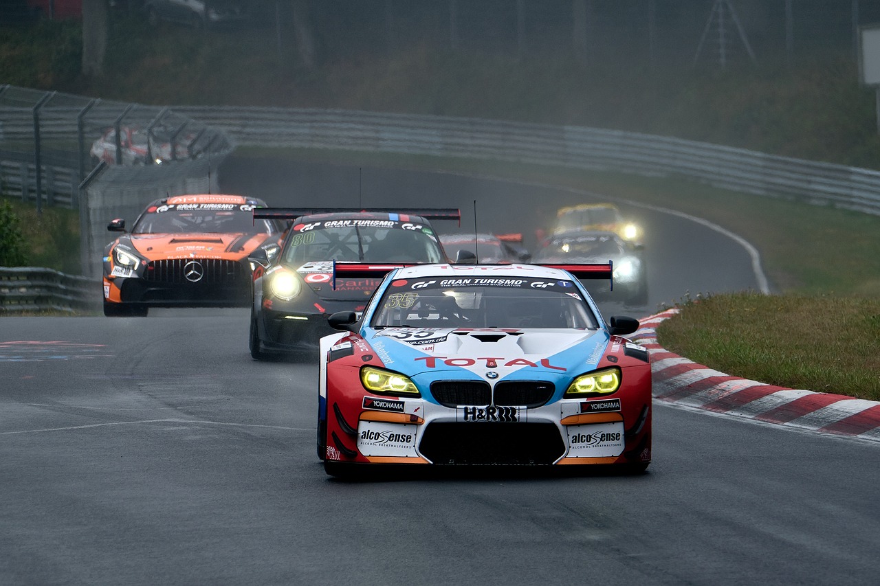 car-racing-4394450_1280